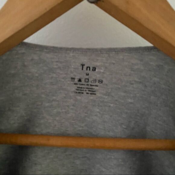 ARITZIA TNA Low Cut Long Sleeve Bodysuit Top In Light Grey ~ Size M Medium - Picture 3 of 7